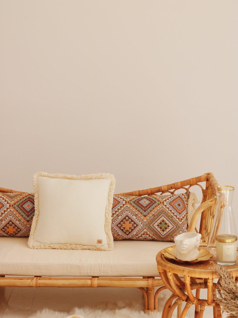"White" soft velvet cushion with fringe - Moi Mili