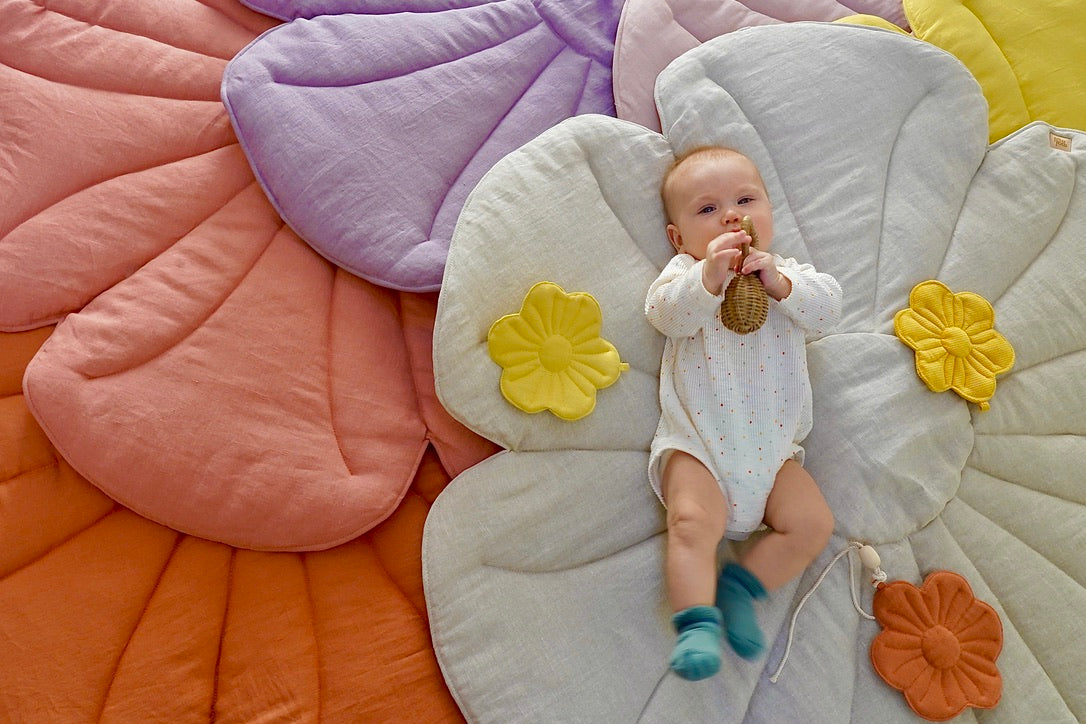 Linen "Coral pink dahlia" Flower Mat