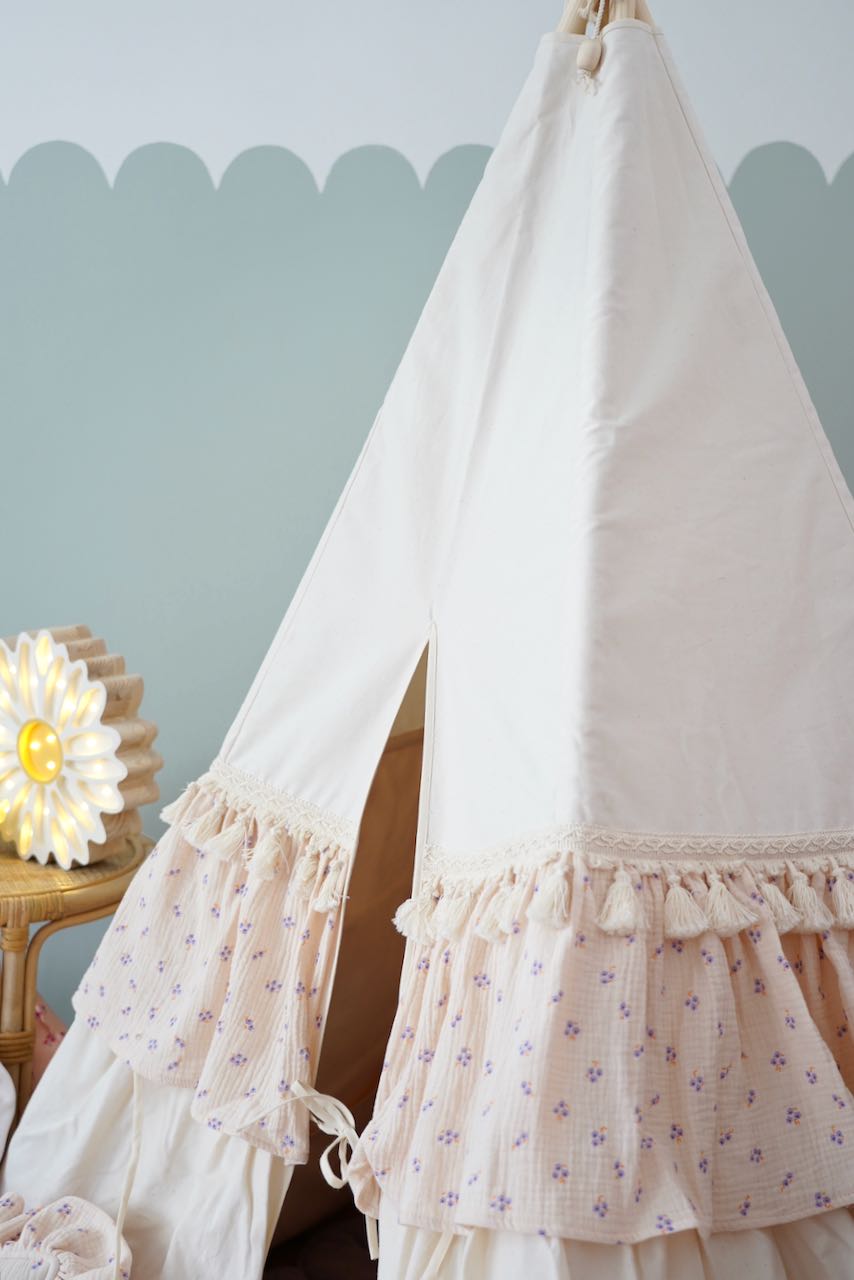 Teepee tent with frills for kids "Forget-me-not"