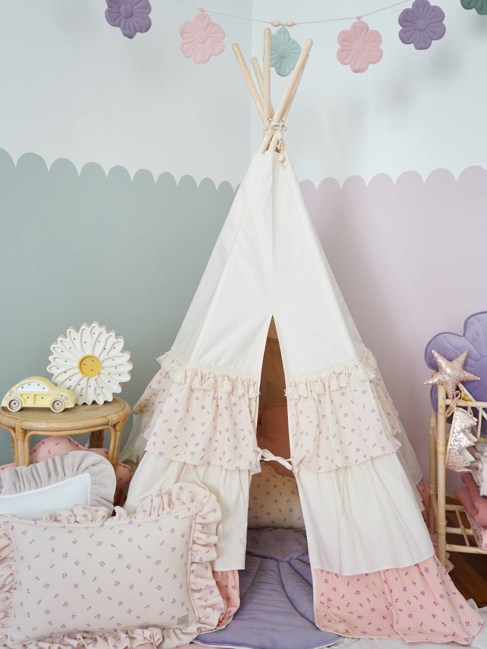 Teepee tent with frills for kids "Forget-me-not"