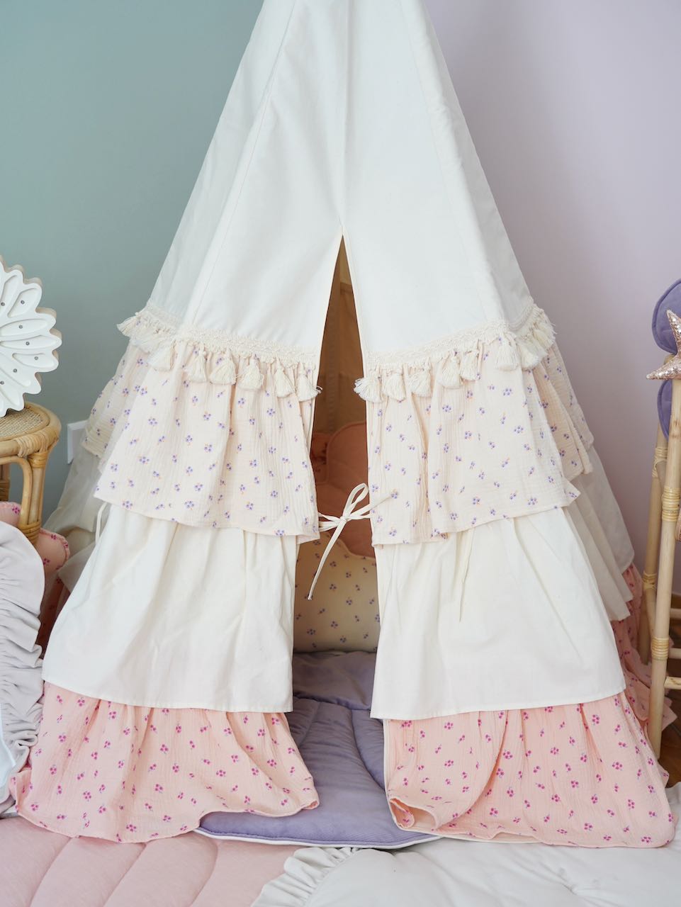 Teepee tent with frills for kids "Forget-me-not"