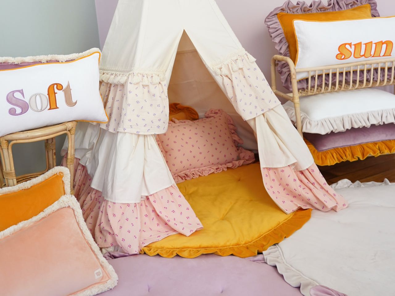 Teepee tent with frills for kids "Forget-me-not"