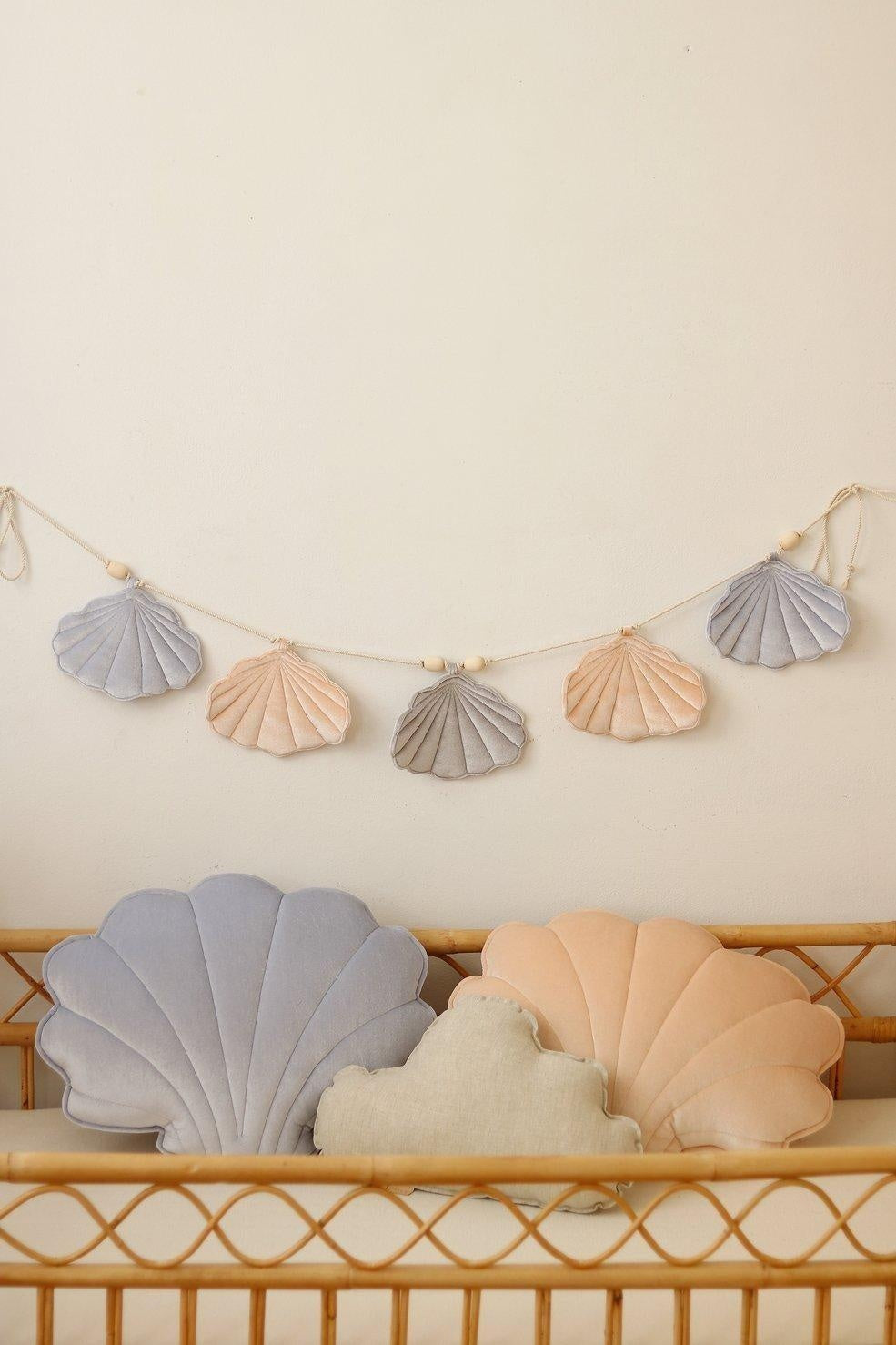 “Blue Pearl” Velvet Garland with Shells