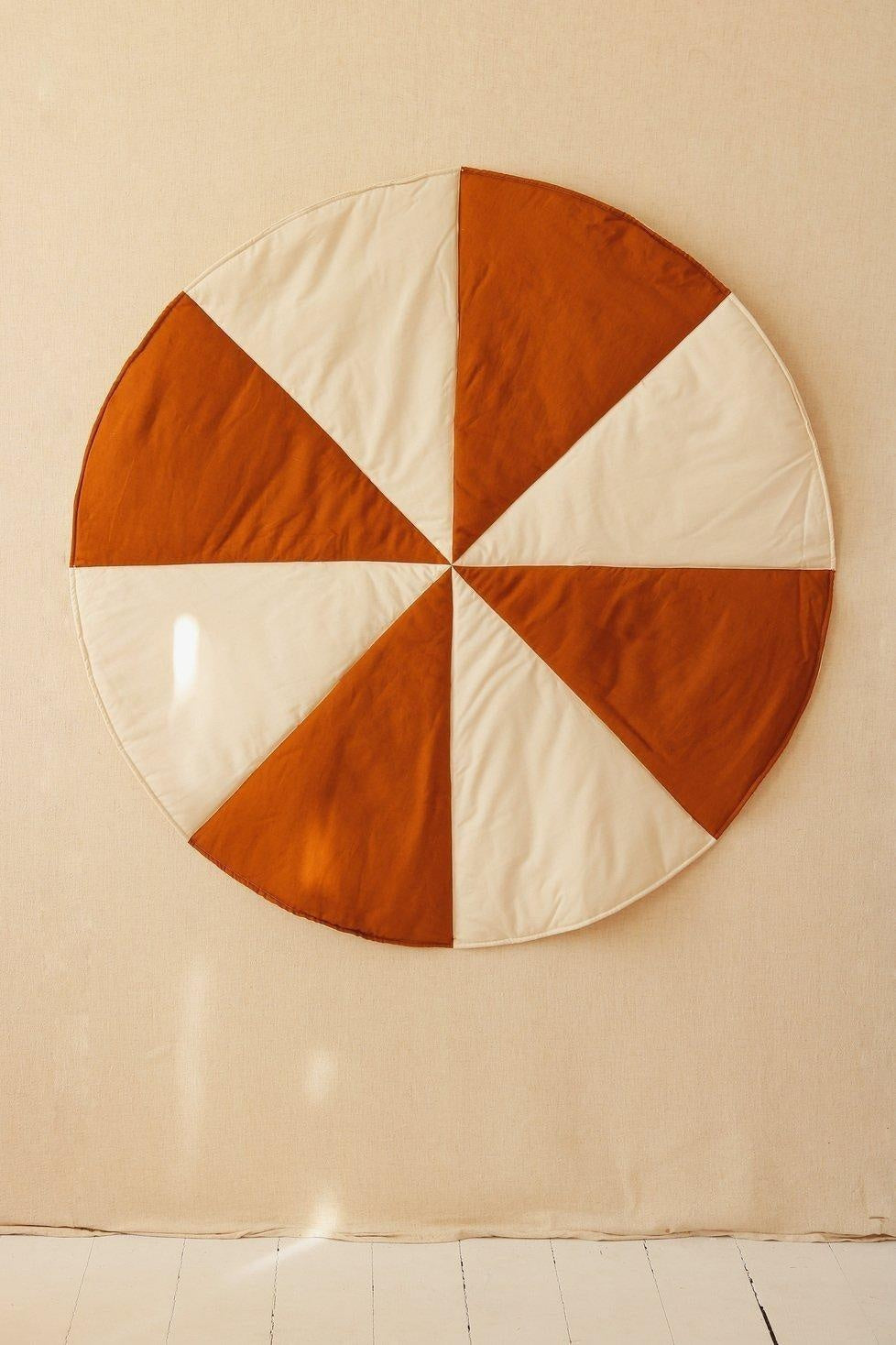 “Caramel Candy” Round Patchwork Mat