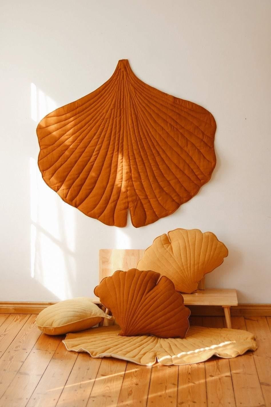 “Caramel” Linen Ginkgo Leaf Mat