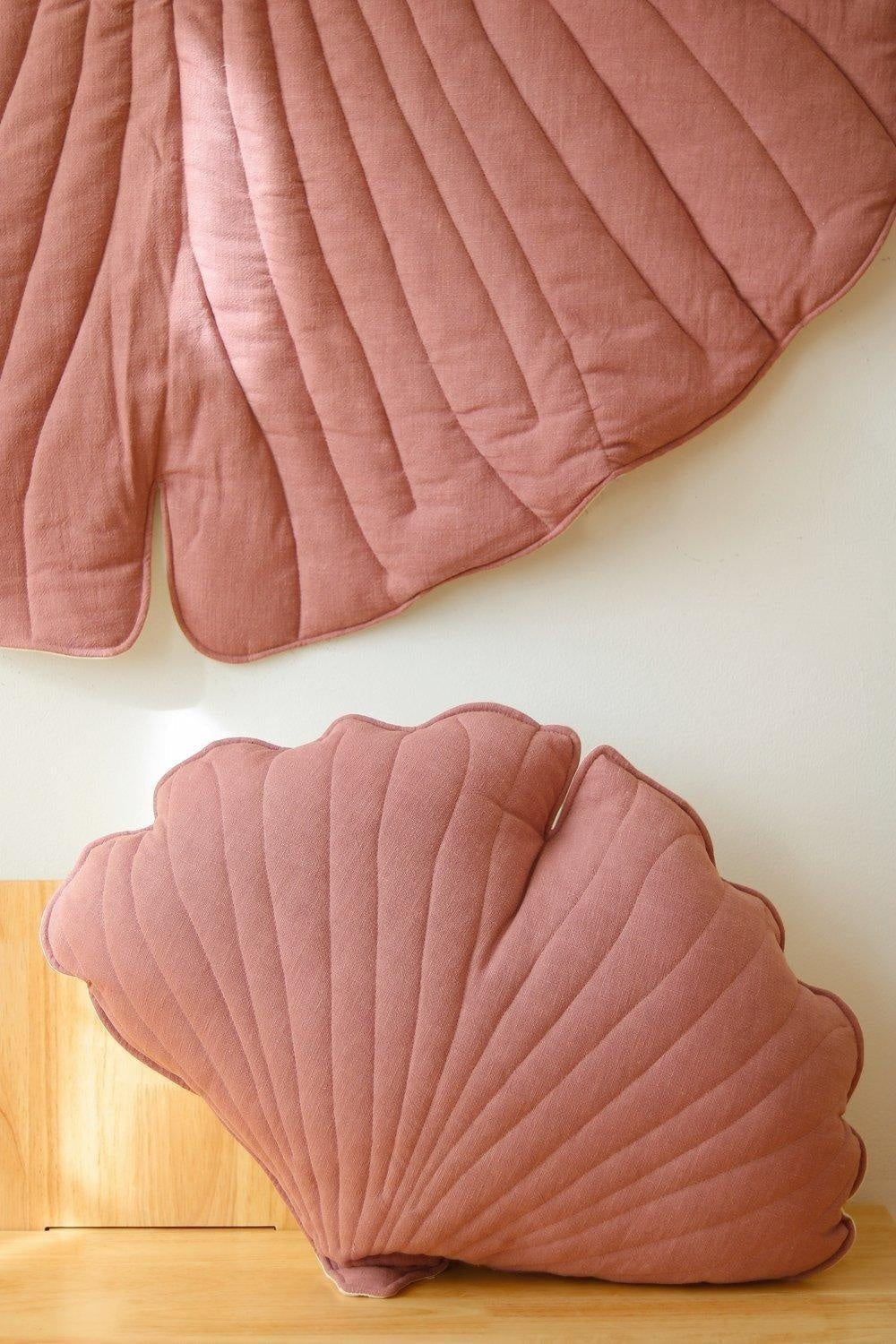 “Dirty pink” Linen Ginkgo Leaf Mat