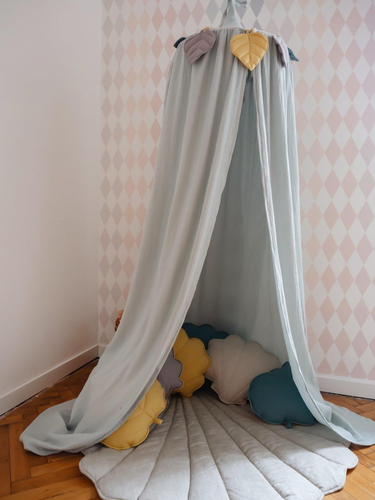 “Eye of the Sea” Linen Garland with Leaves