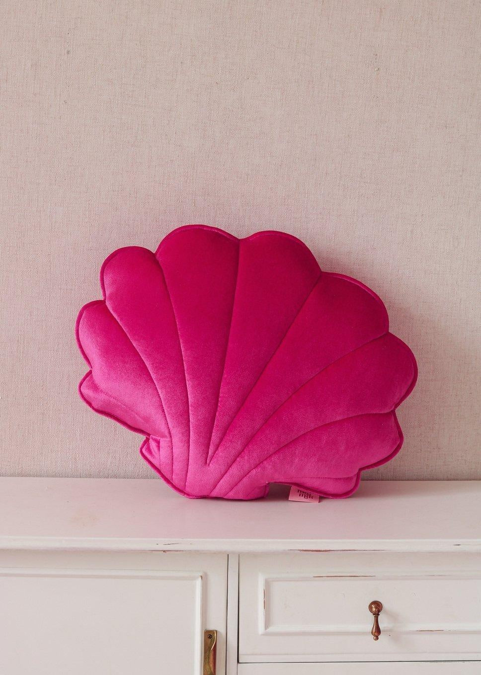 “Fucsia Pearl” Velvet Shell Cushion - Moi Mili