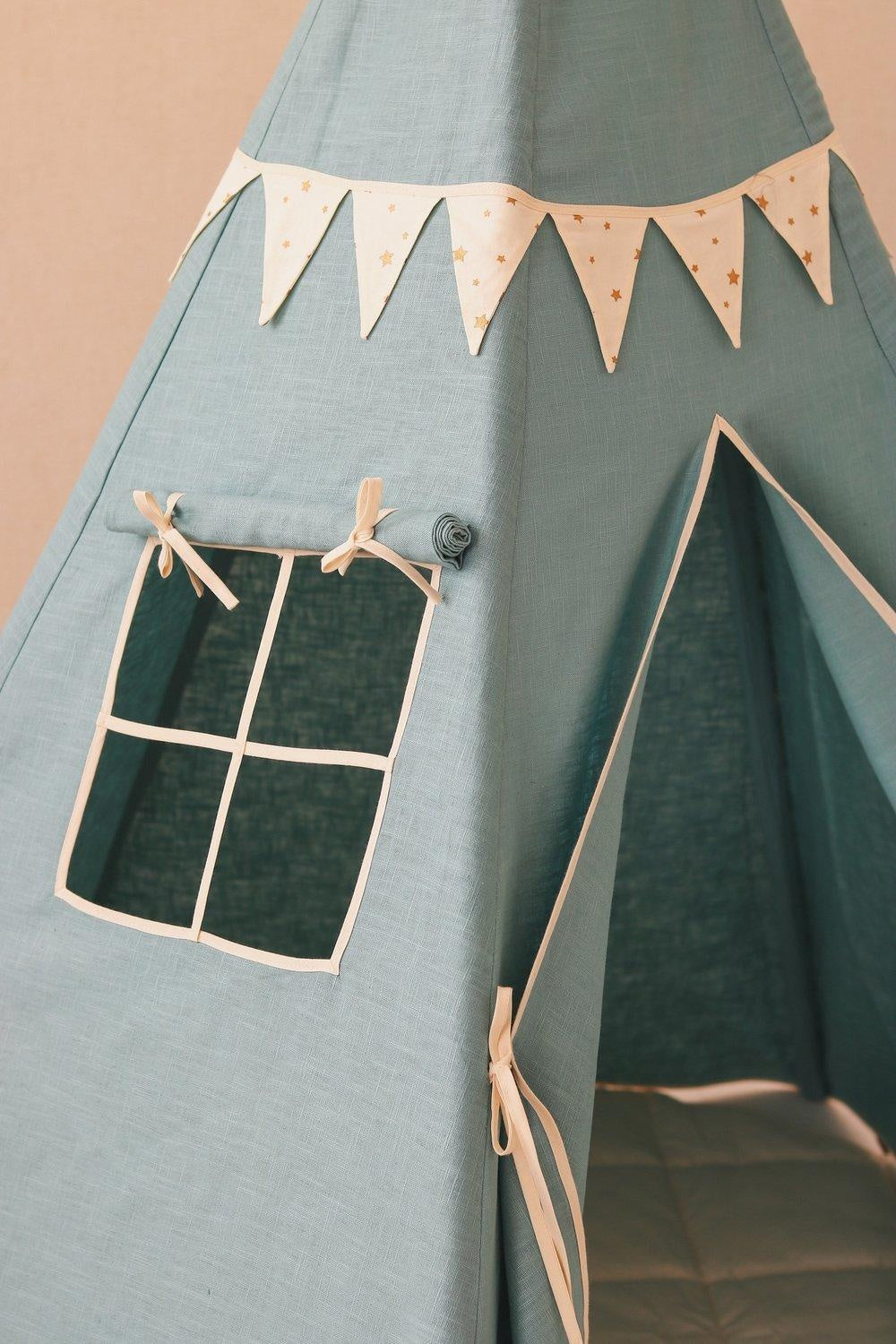 “Gold Star” Teepee Tent with Garland