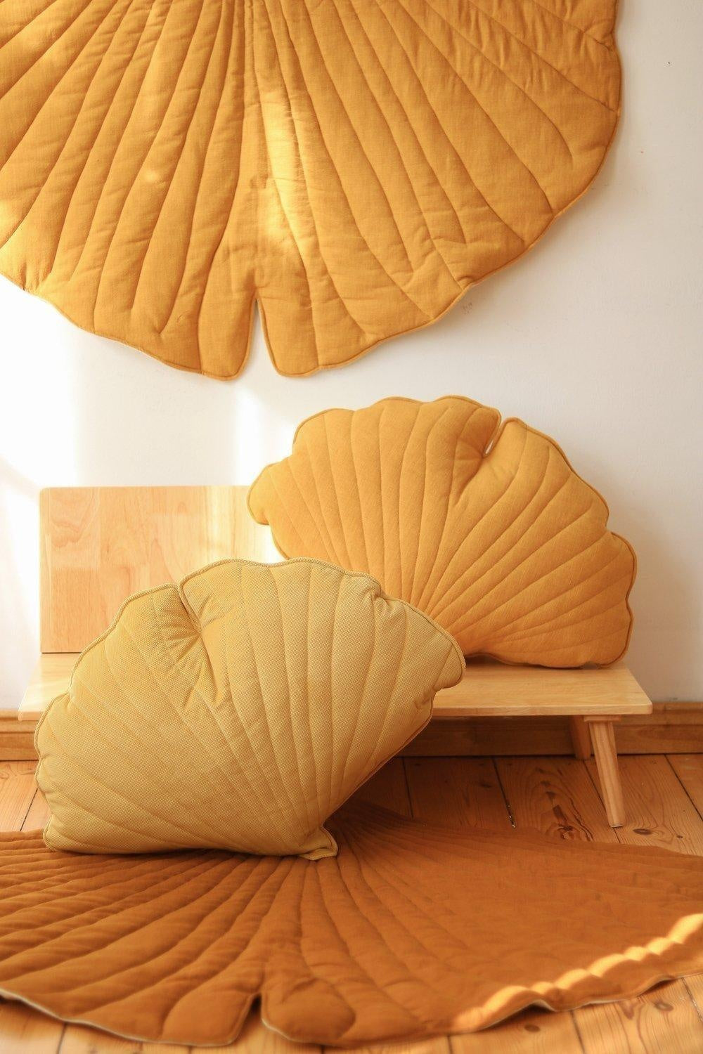 “Mango” Linen Ginkgo Leaf Mat