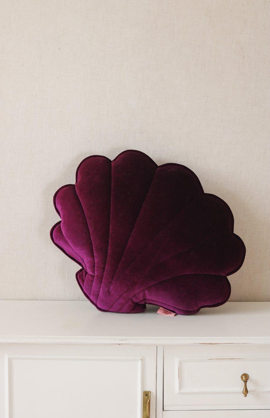 “Plum Pearl” Velvet Shell Cushion - Moi Mili