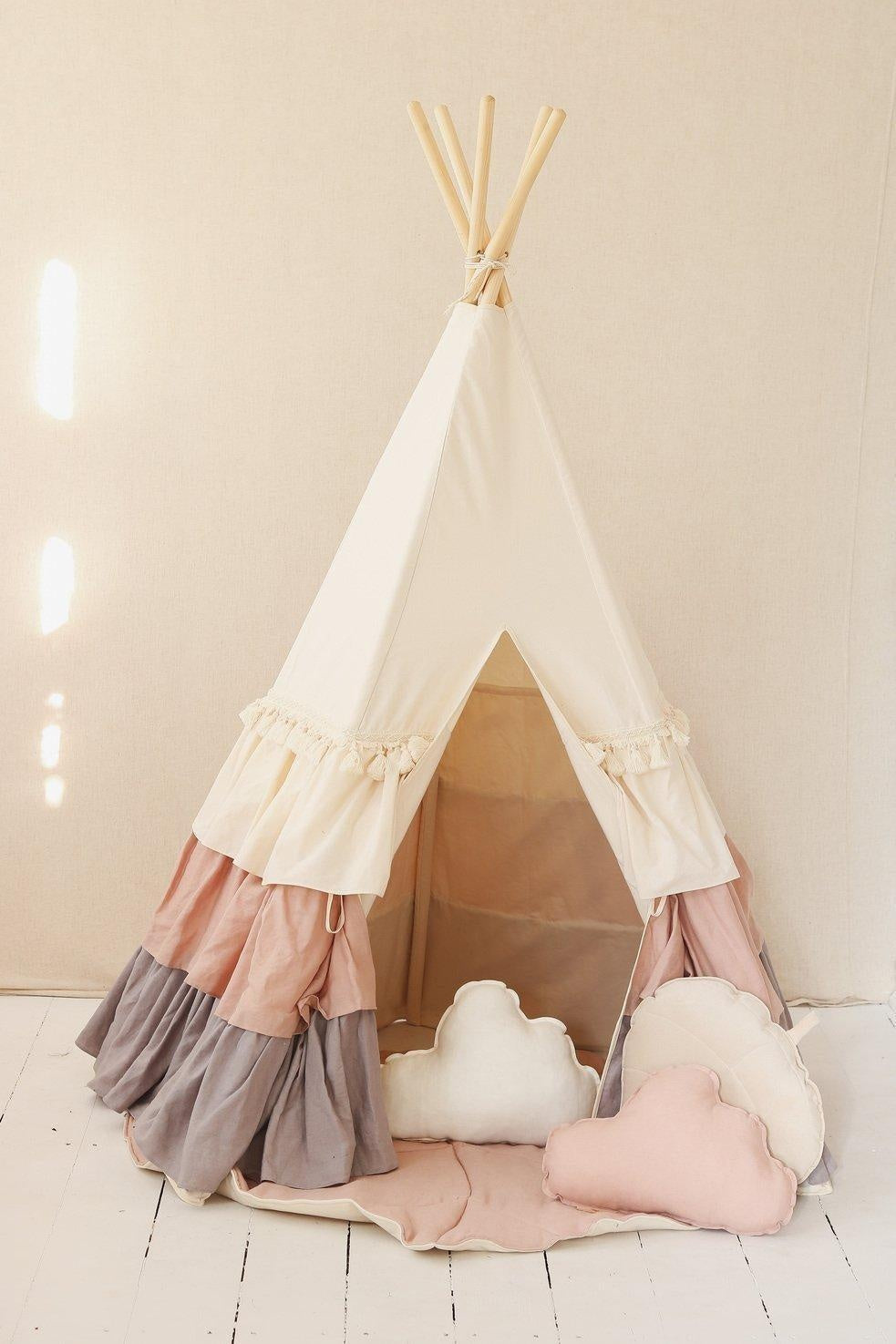 “Powder Frills” Teepee Tent with Frills