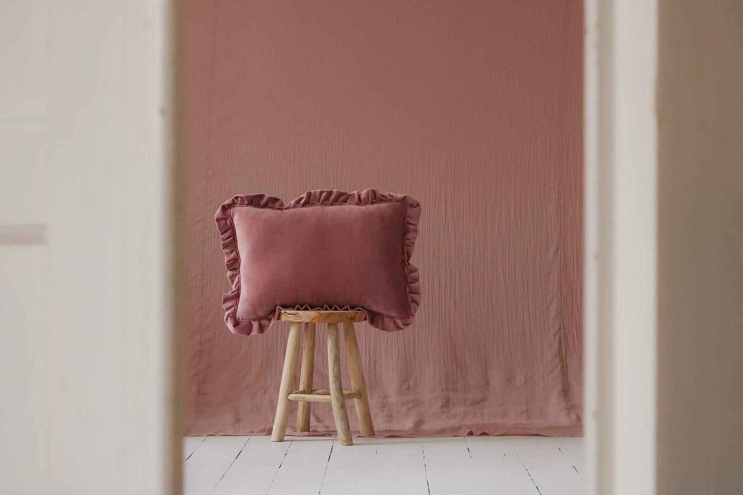 Soft Velvet Pillow with Frill “Dirty Pink”