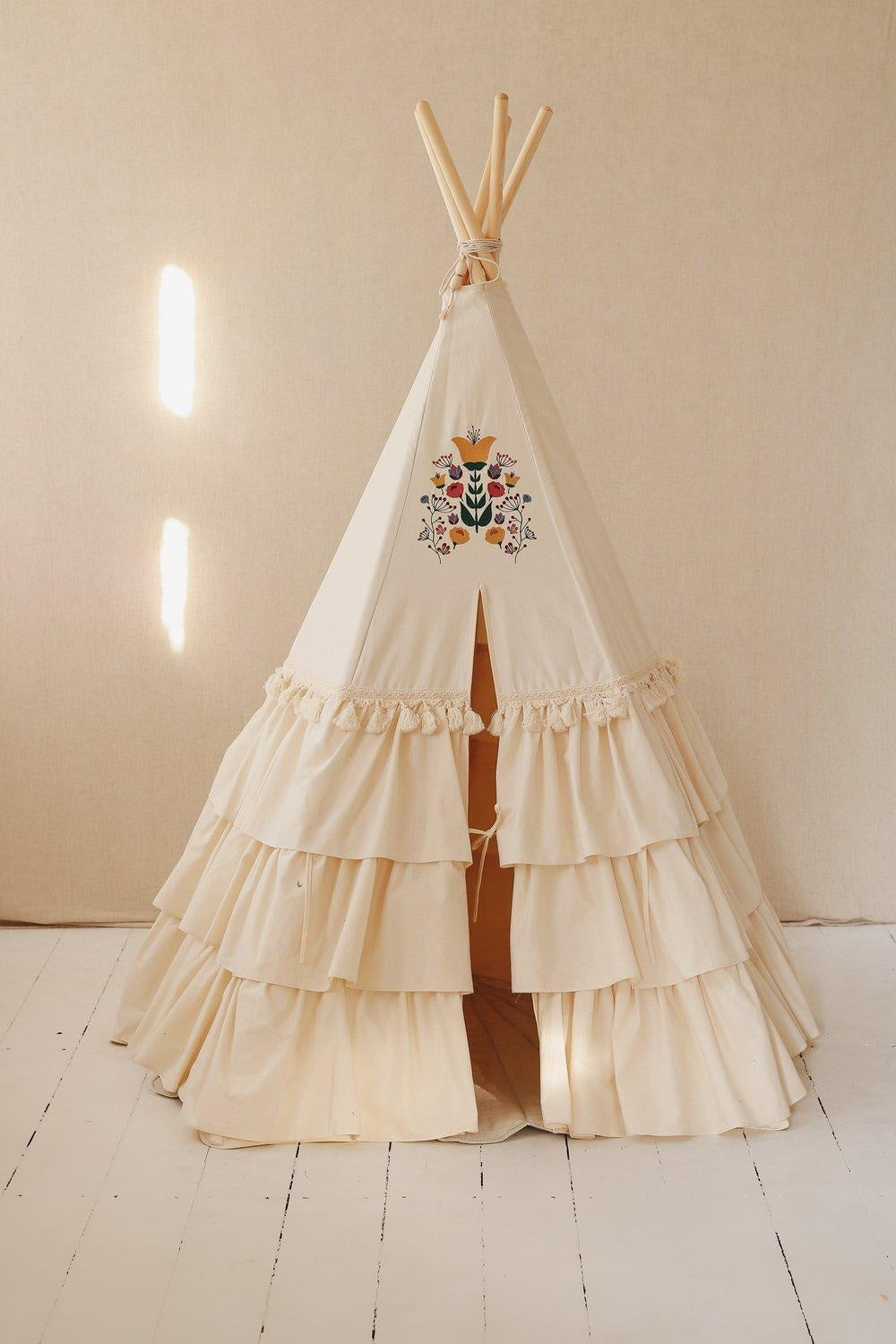 Teepee with frills "Folk"