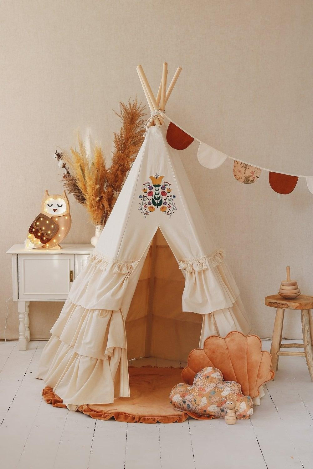 Teepee with frills "Folk"